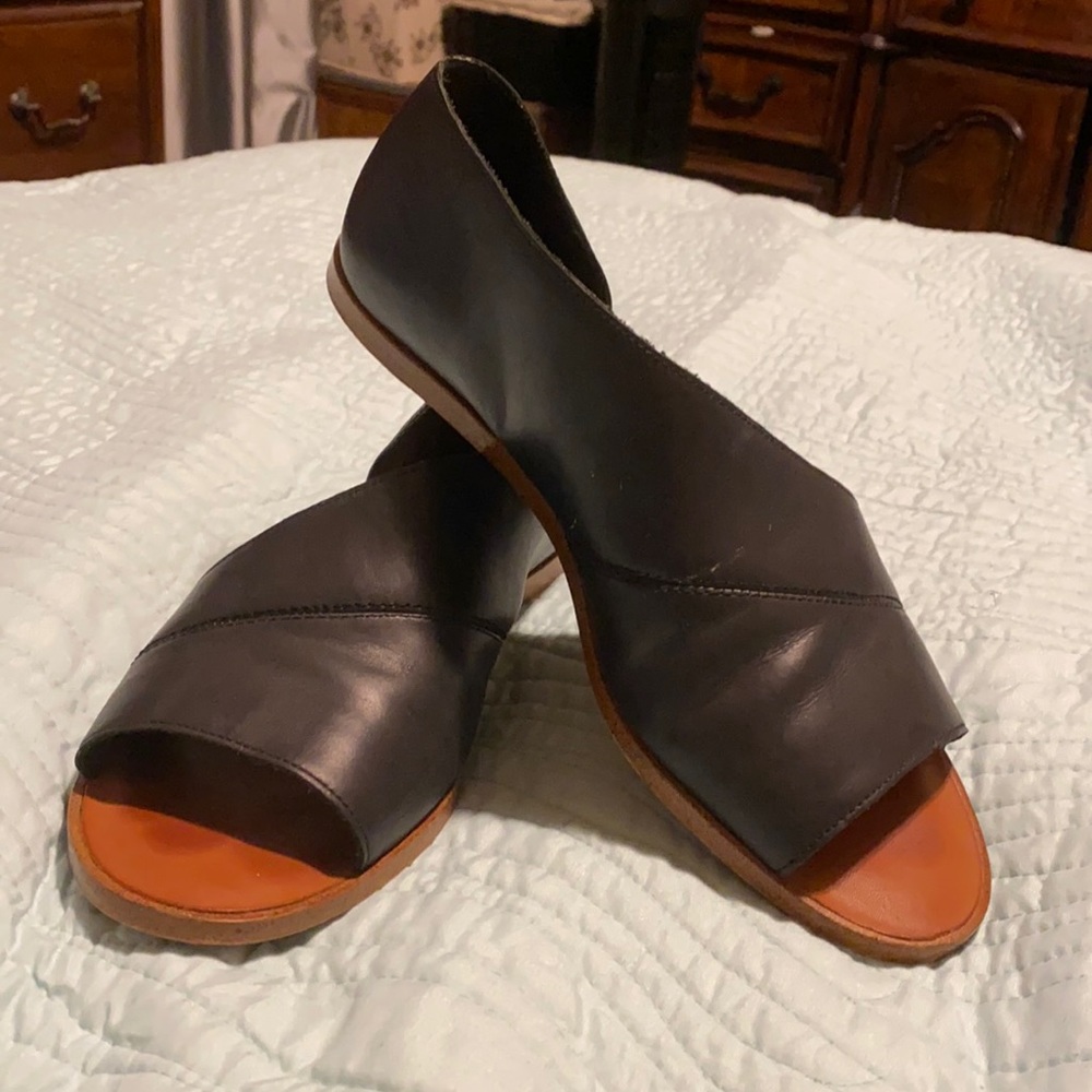 1 State Black Sandals